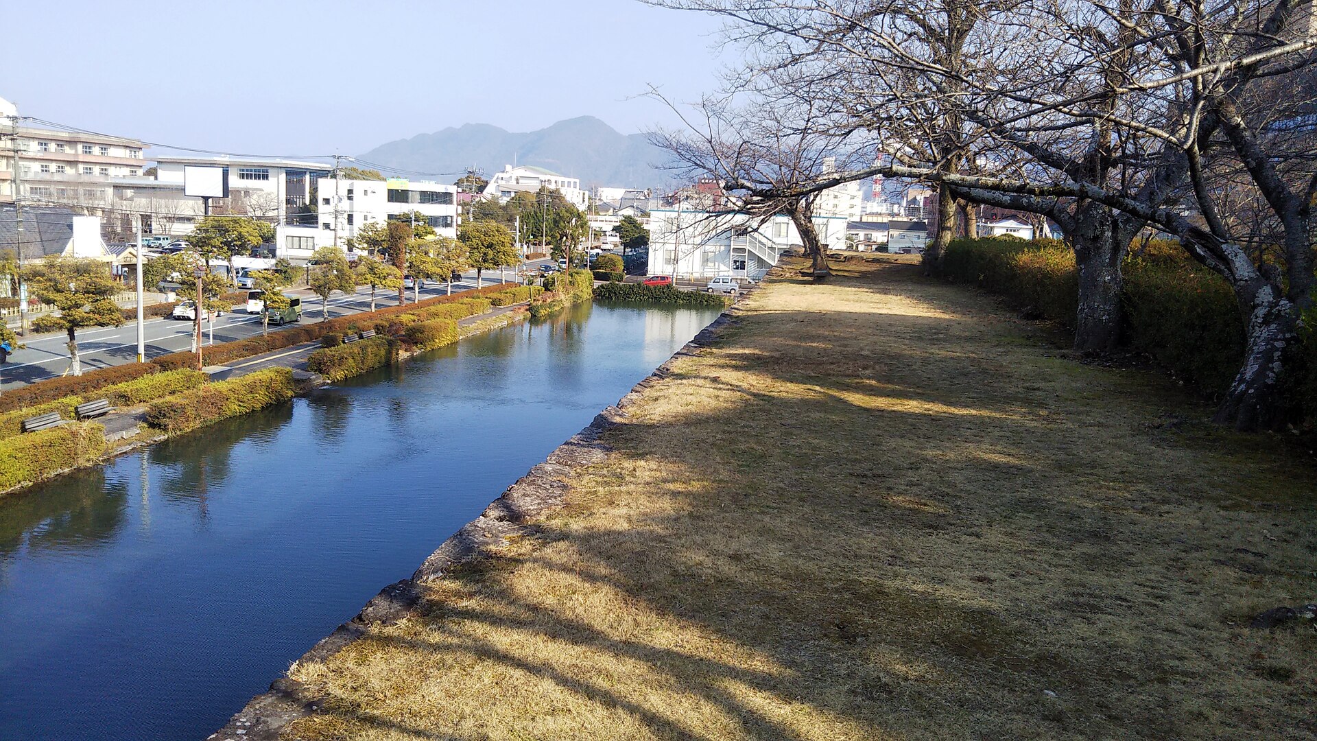 Yatsushiro castle moat and city